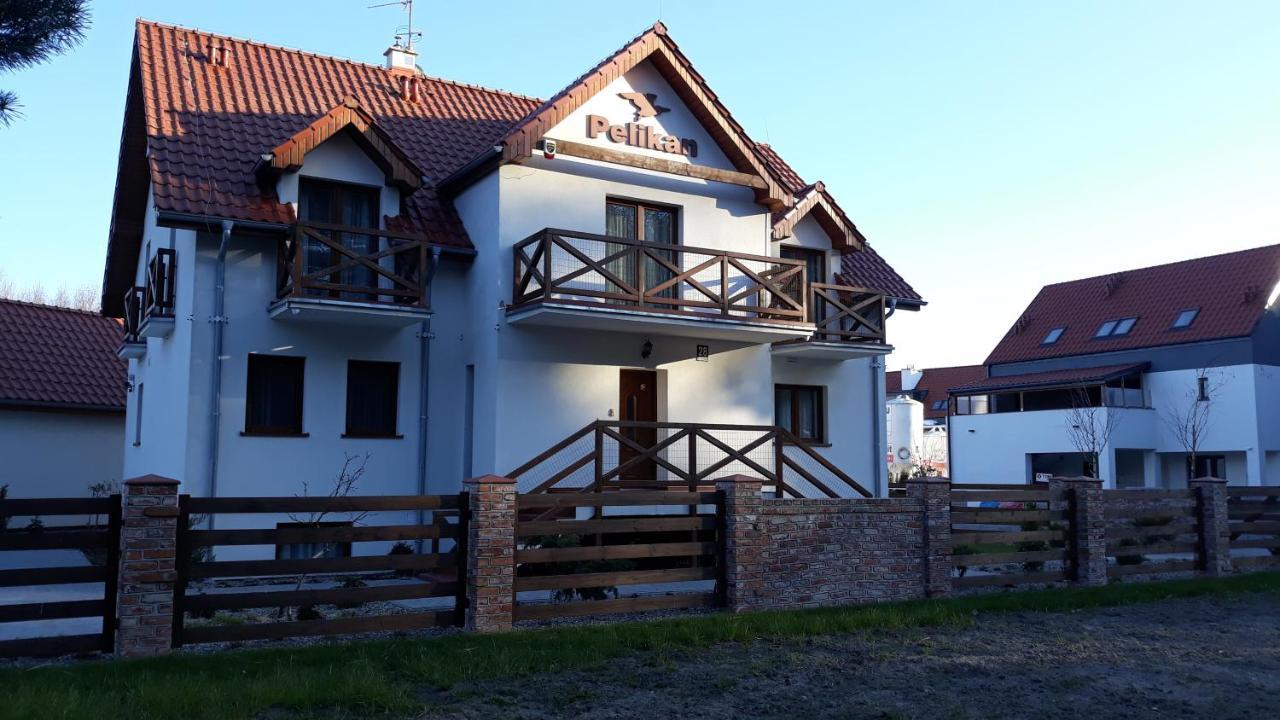 Pelikan Niechorze Esterno foto